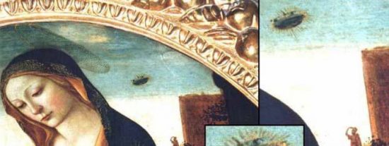 En esta pintura del Siglo XV podemos apreciar, justo al lado derecho de la Virgen, una extra&ntilde;a figura que sobrevuela entre las nubes.