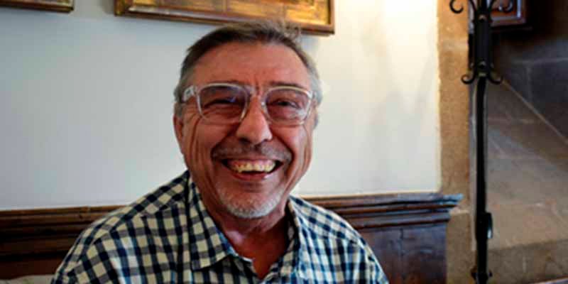 "Felices Navidades, Año Viejo, Nuevo, Reyes Magos... Y con una Trobeirana Jaruleira, Alalá Swingueiro Licheiro Larikeiro"