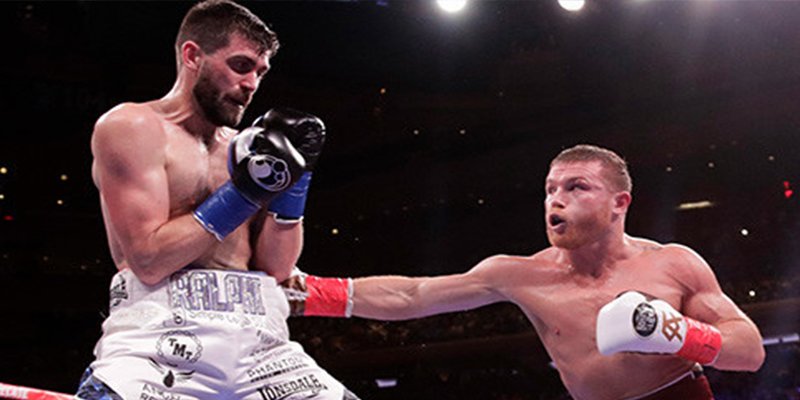 Lluvia de memes tras la fugaz victoria de 'Canelo' Álvarez sobre Rocky Fielding