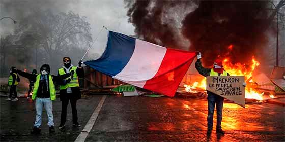 Qui&eacute;nes son los "chalecos amarillos", el movimiento sin l&iacute;deres ni ideolog&iacute;a que estremece a Francia