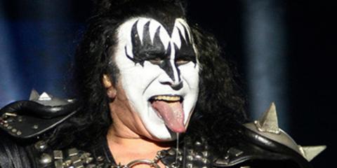La recomendaci&oacute;n apocal&iacute;ptica de Gene Simmons ante el coronavirus: "Asume que todos son zombies"