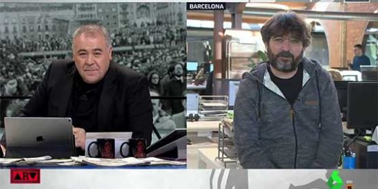 Évole se jacta ante Ferreras de haber colado a gente de su equipo con acreditaciones de otros medios en los mítines de VOX