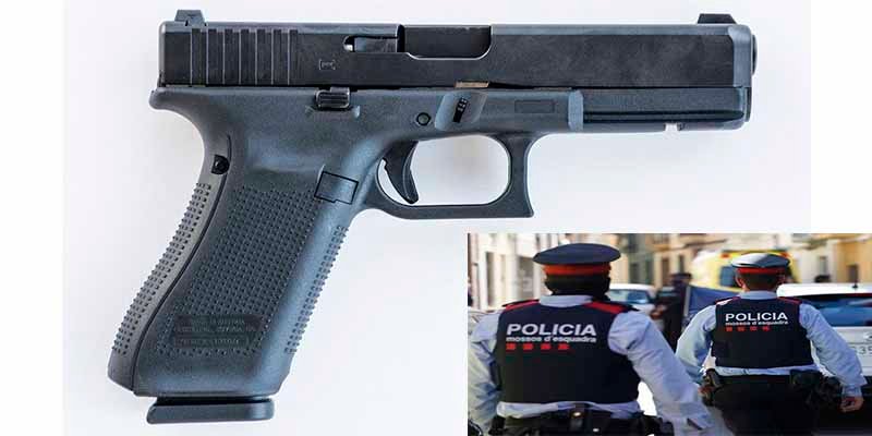 Una ladrona rumana arrebata la pistola a un mosso y le dispara dos veces sin que salgan balas