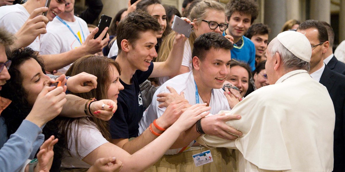 El Papa pide preguntar a los j&oacute;venes si hacen 'bullying' o tratan de hacer la paz