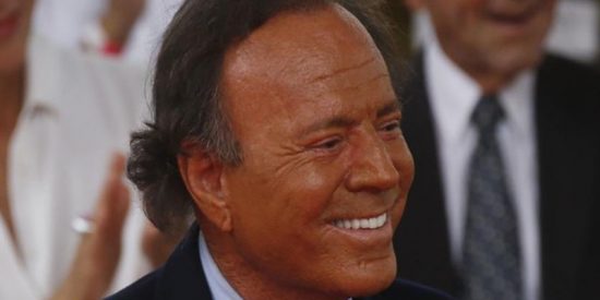 Julio Iglesias ya sabe que d&iacute;a se enterar&aacute; si puede o no volver a ser padre