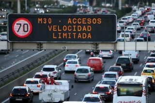 Las medidas anticontaminaci&oacute;n de Carmena siguen sin funcionar: Limitada la velocidad a 70 km/h en M-30 y accesos por alta contaminaci&oacute;n