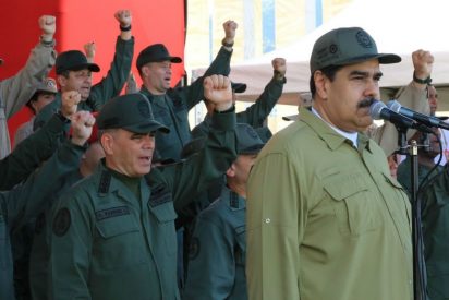 Nicol&aacute;s Maduro se disfraza de soldado: "El ej&eacute;rcito debe estar atento cualquier movimiento extra&ntilde;o paramilitar de Colombia"