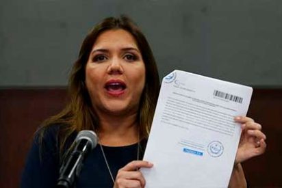 La vicepresidenta de Ecuador renuncia por corrupci&oacute;n