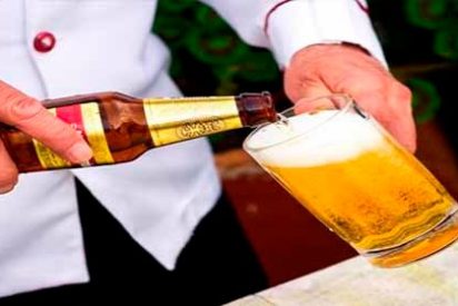 Un invitado borracho apu&ntilde;al&oacute; al novio en plena boda porque no le serv&iacute;an m&aacute;s cerveza
