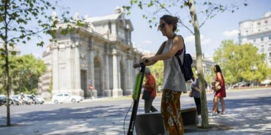 El mareo de Carmena con los patinetes eléctricos: ahora deniega el permiso para operar a tres empresas