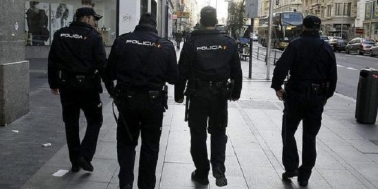 La Polic&iacute;a hace furor con la estafa que te dejar&aacute; helado el puente de la Constituci&oacute;n