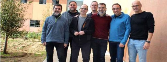 Los golpistas catalanes se fotograf&iacute;an en prisi&oacute;n pese a estar prohibido e inician una huelga de hambre