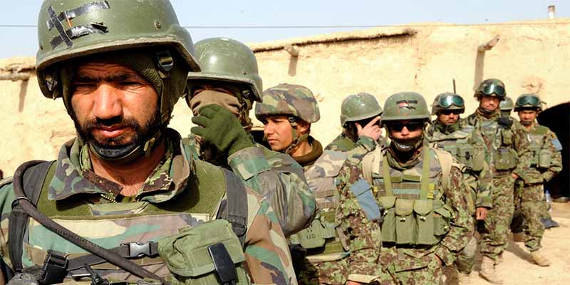 Medio centenar de muertos en Kabul en el ataque talibán a un edificio del Gobierno