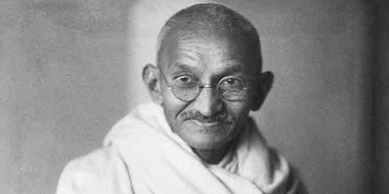 Cuando las seguidoras de Gandhi, seres de luz, dejan de ser madres protectoras