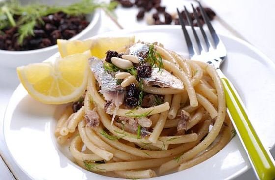 Pasta con sardinas o con le sarde.