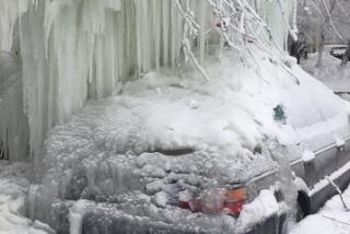 La nueva &ldquo;Edad de Hielo" ya est&aacute; aqu&iacute;: Enormes car&aacute;mbanos invaden coches y edificios