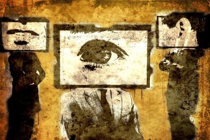 Este 'iluminado' intenta robar la c&aacute;mara de seguridad que lo filmaba