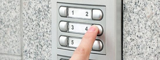 &iquest;Has visto el v&iacute;deo viral sobre lo que ocurre si llamas a un timbre al azar y respondes con un 'yo'?