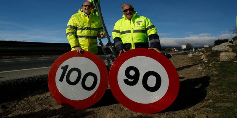 ¿Sabías que cambiar las señales de límite de velocidad a 90 km/h nos ha costado unos 526.000 euros?
