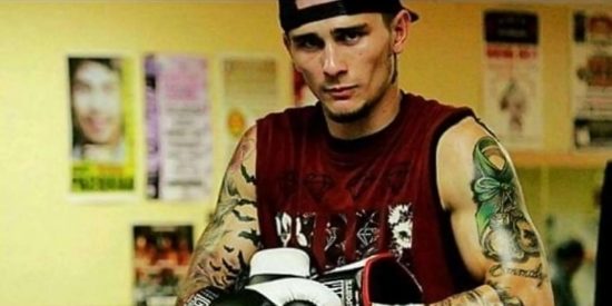 Un ni&ntilde;o de 12 a&ntilde;os asesina a un boxeador profesional, pero la familia culpa a la novia hispana del deportista