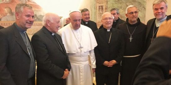 Francisco se reunió durante tres horas con la cúpula de la Iglesia chilena