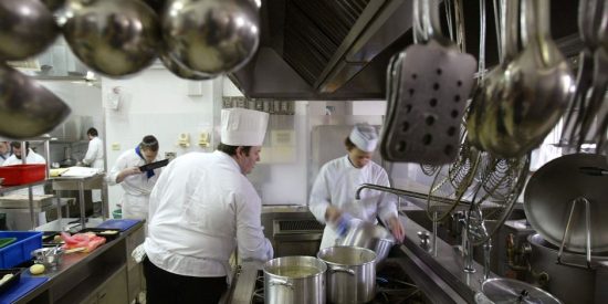Despiden a una cocinera latina "por hablar espa&ntilde;ol" en un reconocido restaurante italiano