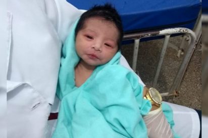 India: Rescatan a la beb&eacute; de 20 d&iacute;as enterrada viva por sus padres