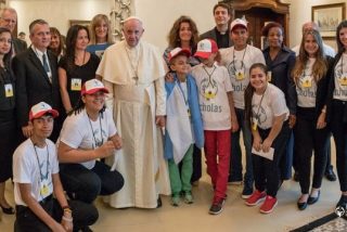 J&oacute;venes de Scholas Occurrentes trasladan al Papa su deseo de resolver la crisis en Centroam&eacute;rica