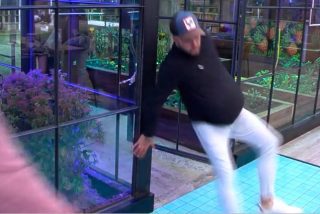 A Kiko Rivera no le sienta bien el 'embarazo' y se pega un gran batacazo en la casa de 'GH D&Uacute;O'