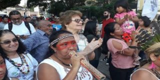 Ind&iacute;genas brasile&ntilde;os acusan a Bolsonaro de buscar su "total genocidio" para "abrir la Amazonia al agronegocio y la miner&iacute;a"