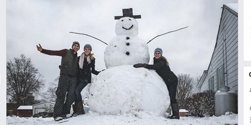 Quiso hacer la ruindad de atropellar a este muñeco de nieve pero no sabía que tenía sorpresa