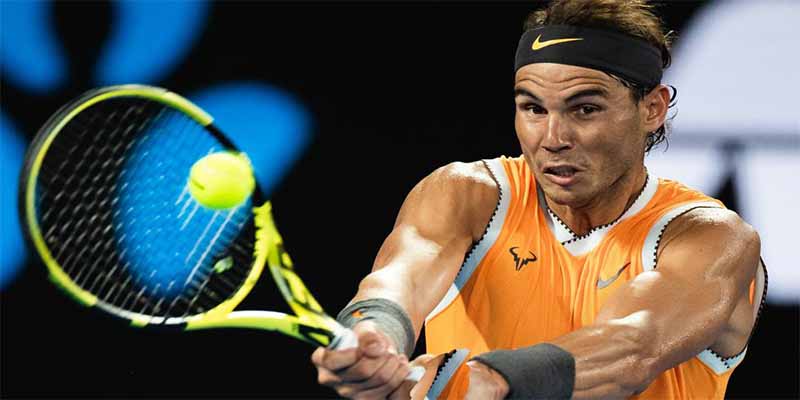 El maestro Rafa Nadal da una lección de tenis a Stefanos Tsitsipas
