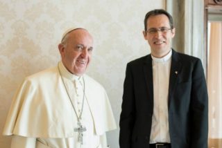 Fr&eacute;deric Fornos, sj: "El Papa est&aacute; preocupado por los ataques del diablo"