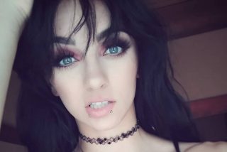 Ins&oacute;lito: Una luchadora se saca el tamp&oacute;n en el ring y se lo hace 'comer' a su rival