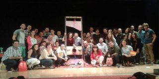 ¡Escándalo!: Dirigentes del PSOE 'guillotinaron' a Rajoy en 2015 y se sacaron esta foto con «su cabeza»