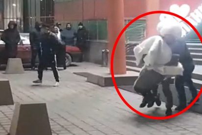 Cae dos veces al suelo mientras 'secuestra' a su futura esposa