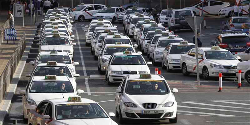 Madrid: Los taxistas ven 'insuficiente' el preacuerdo entre Comunidad y Ayuntamiento y siguen en huelga