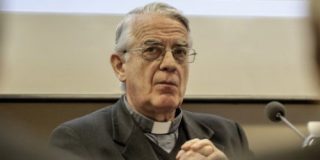 Federico Lombardi: "La Iglesia est&aacute; herida en su credibilidad"