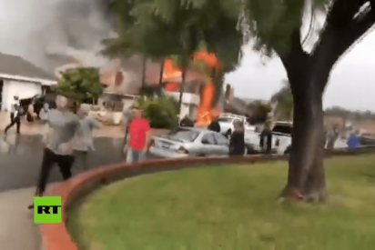 Cinco muertos al caerse una avioneta sobre un barrio residencial en EE.UU.