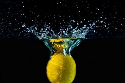 P&eacute;rdida de peso, piel rejuvenecida y otros BENEFICIOS del agua con lim&oacute;n