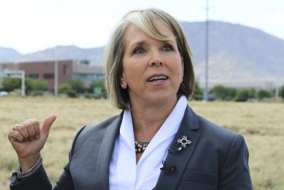 Michelle Lujan Grisham, la gobernadora hispana que rompe paredes cuando se cabrea con Trump