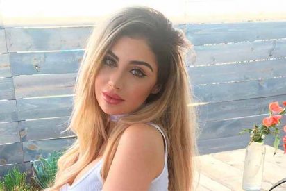 El vestidito blanco transparente de Alexa Dellanos que le marca la "actitud"