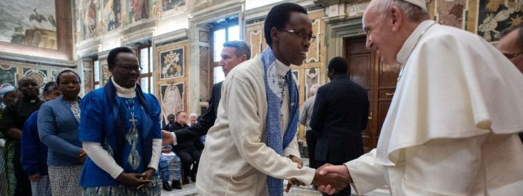 Francisco a los Misioneros del África: "El anuncio del Evangelio no es sinónimo de proselitismo"