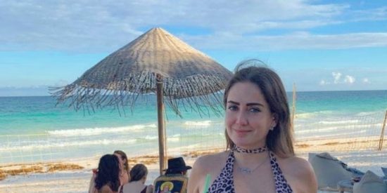 &iexcl;Det&eacute;ngame!: Celia Lora se 'disfraza' de polic&iacute;a, pero queda semidesnuda y provocativa