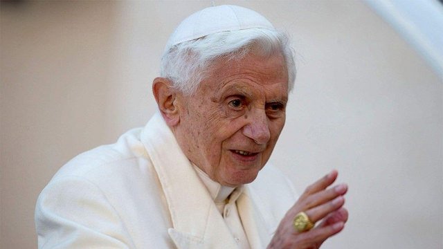 Víctor Corcoba Herrero: “Consoladoras enseñanzas de Benedicto XVI