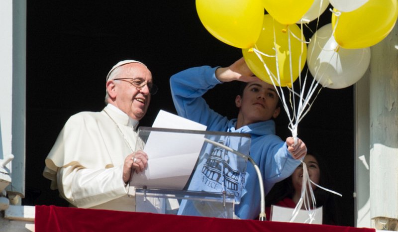 El Papa denuncia la atrocidad de la guerra en Yemen antes de emprender vuelo a los Emiratos