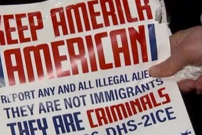 Detienen a tres individuos tras repartir estos volantes racistas