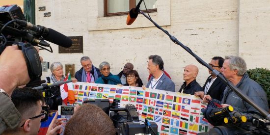 Las v&iacute;ctimas, al Vaticano: &ldquo;El tiempo de las palabras ya ha pasado, se necesitan acciones contundentes&rdquo;