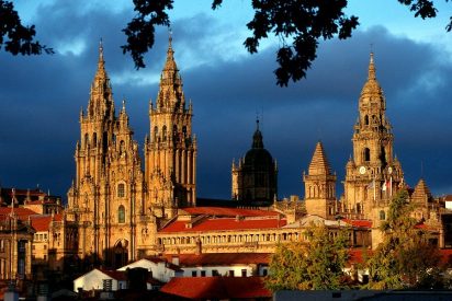 La archidi&oacute;cesis de Santiago de Compostela adapta las retribuciones del clero al SMI