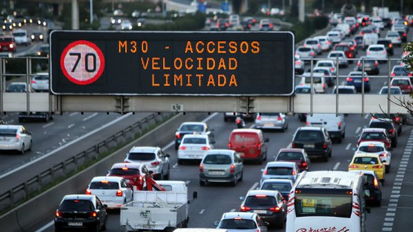 El Ayuntamiento de Carmena mantiene la reducci&oacute;n de velocidad a 70 km/h en la M-30 de Madrid